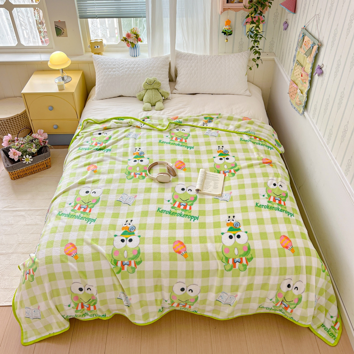 91家纺网 家纺一手货源 找家纺 富米莱（原臻工厂） 2025新款正版授权三丽鸥高克重卡通牛奶绒毛毯多功能毯子盖毯一搭配亮色包边 绿格大眼蛙