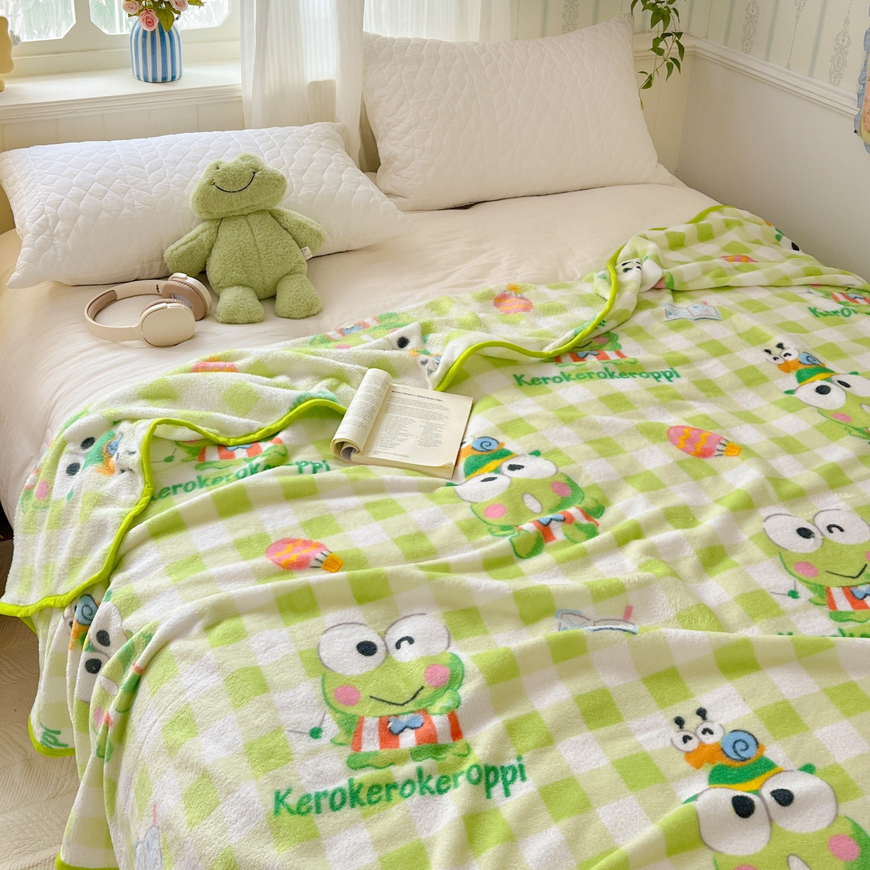 91家纺网 家纺一手货源 找家纺 富米莱（原臻工厂） 2025新款正版授权三丽鸥高克重卡通牛奶绒毛毯多功能毯子盖毯一搭配亮色包边 绿格大眼蛙