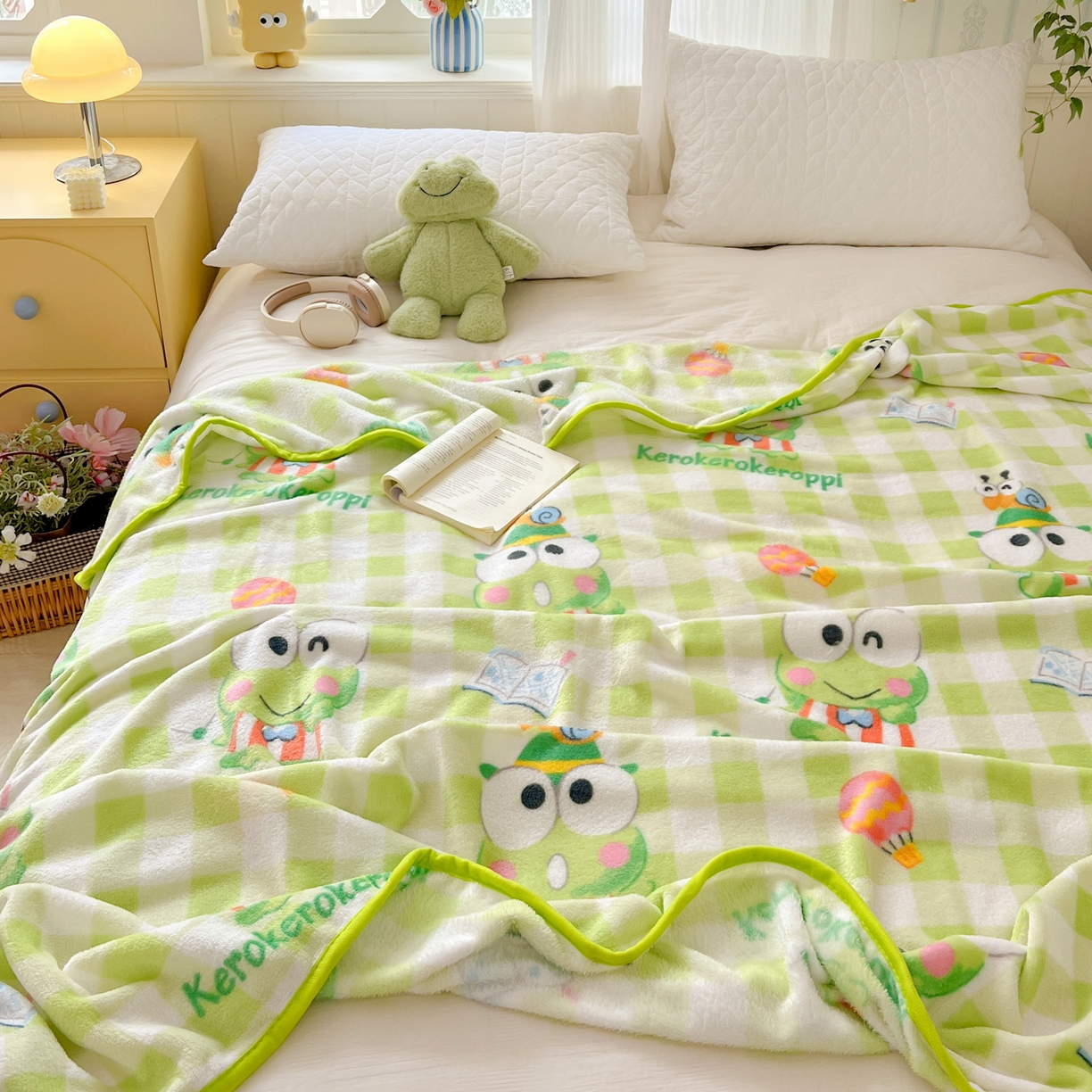91家纺网 家纺一手货源 找家纺 富米莱（原臻工厂） 2025新款正版授权三丽鸥高克重卡通牛奶绒毛毯多功能毯子盖毯一搭配亮色包边 绿格大眼蛙