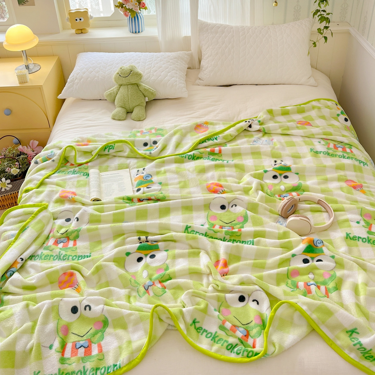 91家纺网 家纺一手货源 找家纺 富米莱（原臻工厂） 2025新款正版授权三丽鸥高克重卡通牛奶绒毛毯多功能毯子盖毯一搭配亮色包边 绿格大眼蛙