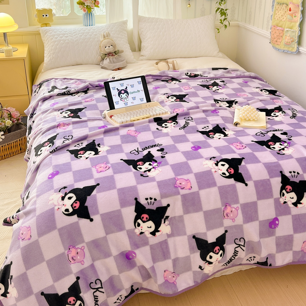 91家纺网 家纺一手货源 找家纺 富米莱（原臻工厂） 2025新款正版授权三丽鸥高克重卡通牛奶绒毛毯多功能毯子盖毯一搭配亮色包边 紫格库洛米