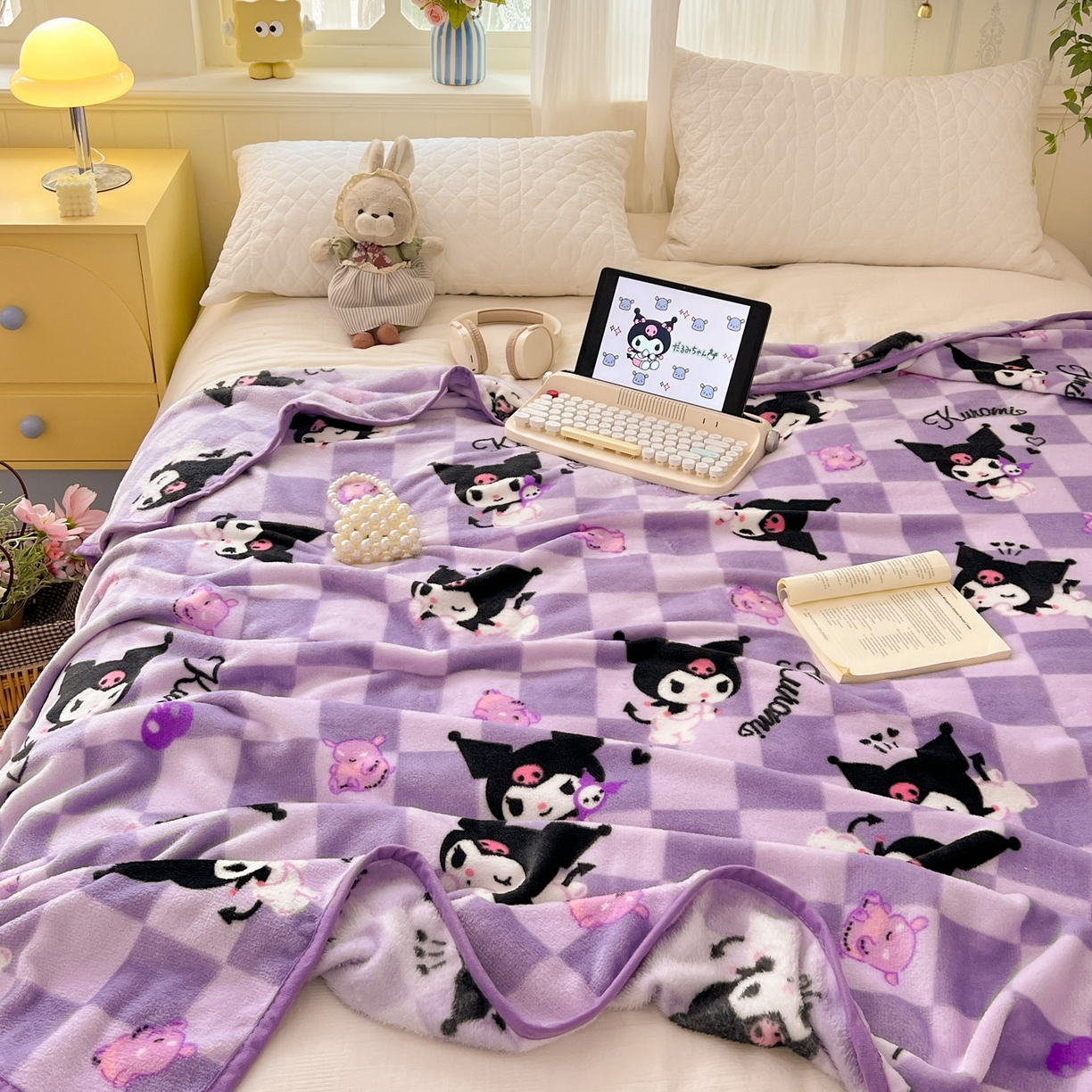 91家纺网 家纺一手货源 找家纺 富米莱（原臻工厂） 2025新款正版授权三丽鸥高克重卡通牛奶绒毛毯多功能毯子盖毯一搭配亮色包边 紫格库洛米