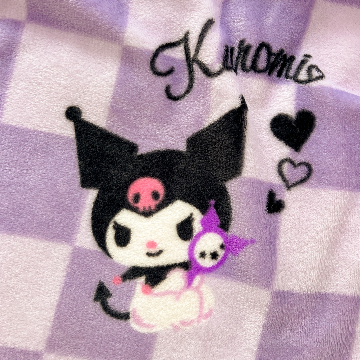 91家纺网 家纺一手货源 找家纺 富米莱（原臻工厂） 2025新款正版授权三丽鸥高克重卡通牛奶绒毛毯多功能毯子盖毯一搭配亮色包边 紫格库洛米