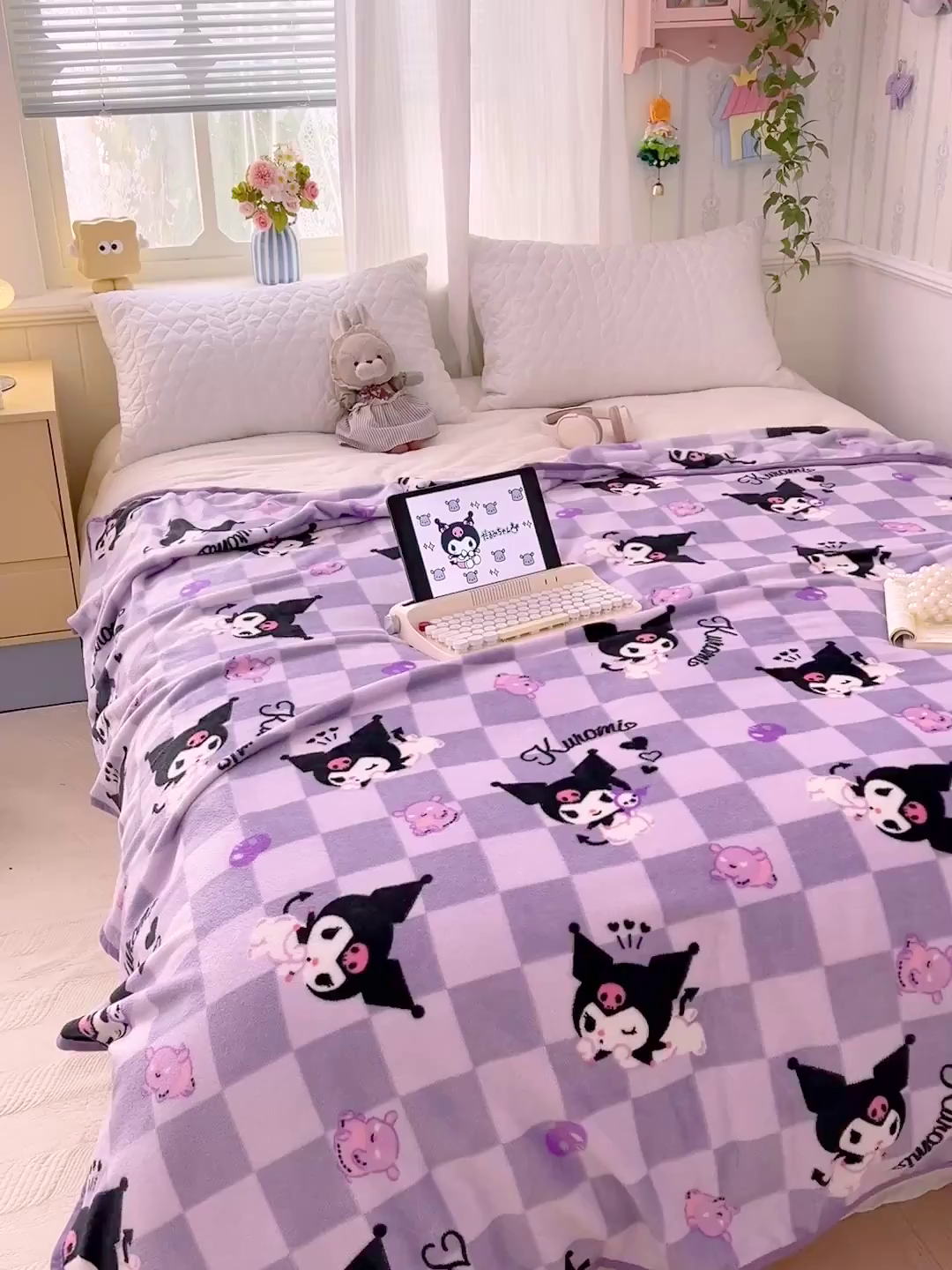 91家纺网 家纺一手货源 找家纺 富米莱（原臻工厂） 2025新款正版授权三丽鸥高克重卡通牛奶绒毛毯多功能毯子盖毯一搭配亮色包边 紫格库洛米