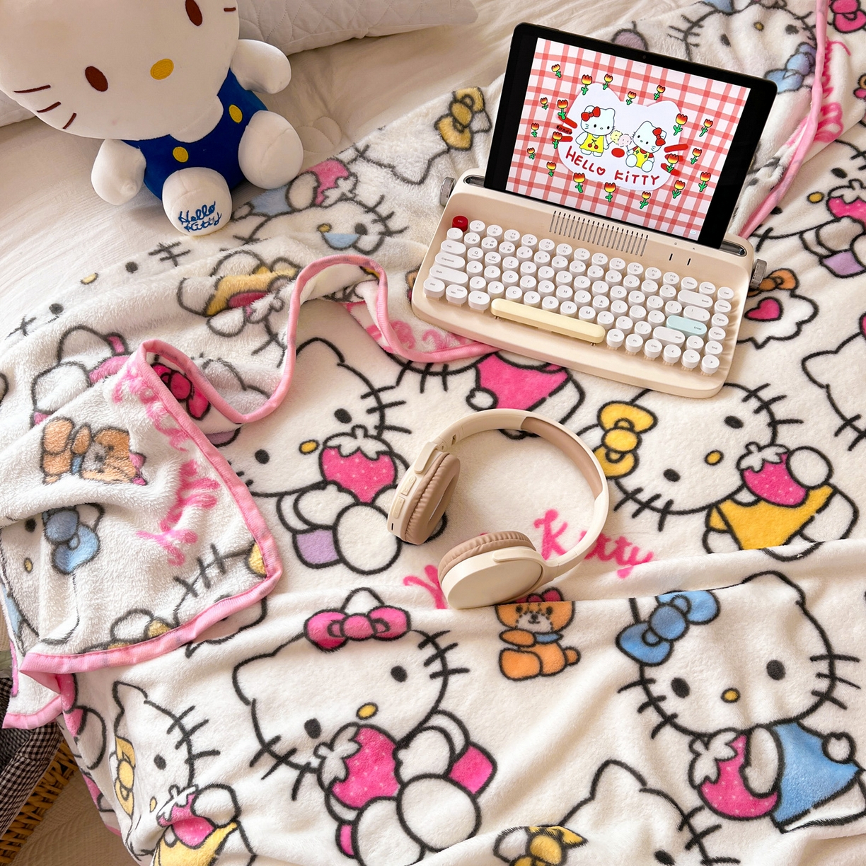 91家纺网 家纺一手货源 找家纺 富米莱（原臻工厂） 2025新款正版授权三丽鸥高克重卡通牛奶绒毛毯多功能毯子盖毯一搭配亮色包边 K t日记