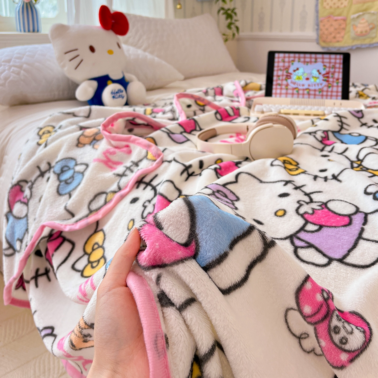 91家纺网 家纺一手货源 找家纺 富米莱（原臻工厂） 2025新款正版授权三丽鸥高克重卡通牛奶绒毛毯多功能毯子盖毯一搭配亮色包边 K t日记