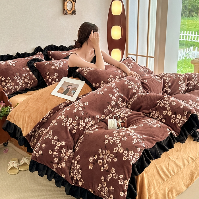 91家纺网 家纺一手货源 找家纺 亿品2025新款直播爆款韩版赫本风高克重牛奶绒四件套床裙款 8.5斤（有买家秀加v） 秋恋