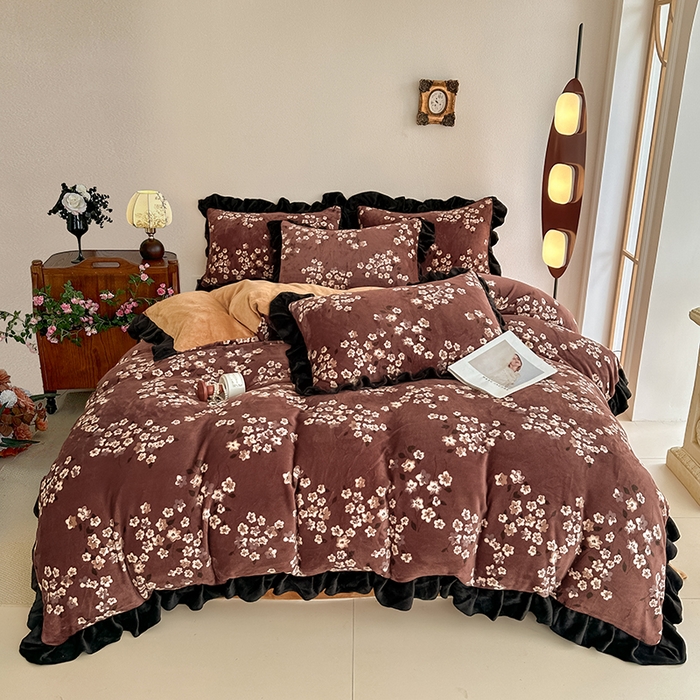 91家纺网 家纺一手货源 找家纺 亿品2025新款直播爆款韩版赫本风高克重牛奶绒四件套床裙款 8.5斤（有买家秀加v） 秋恋