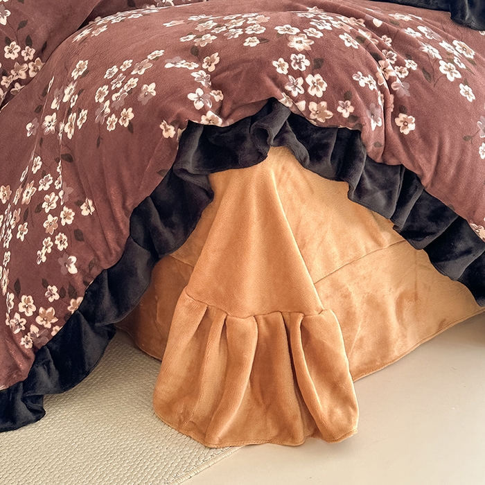 91家纺网 家纺一手货源 找家纺 亿品2025新款直播爆款韩版赫本风高克重牛奶绒四件套床裙款 8.5斤（有买家秀加v） 秋恋