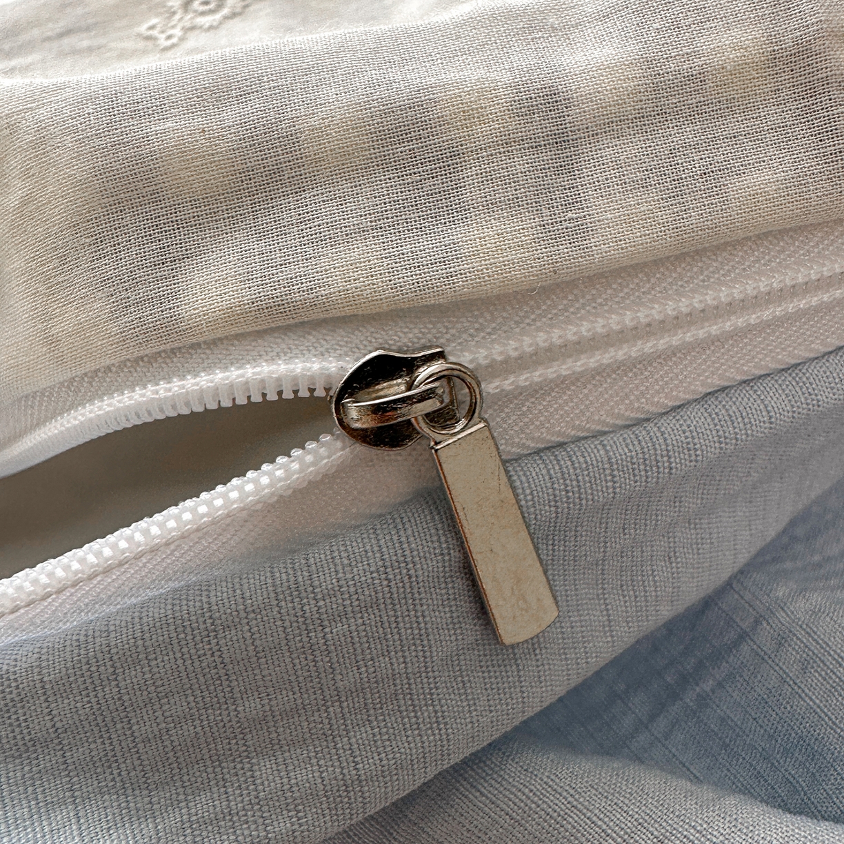 91家纺网 家纺一手货源 找家纺 晚爱家纺（原晚安家居） 2025新款韩系少女风蕾丝花边四件套云感木棉双层纱-苏菲 苏菲·浅蓝格