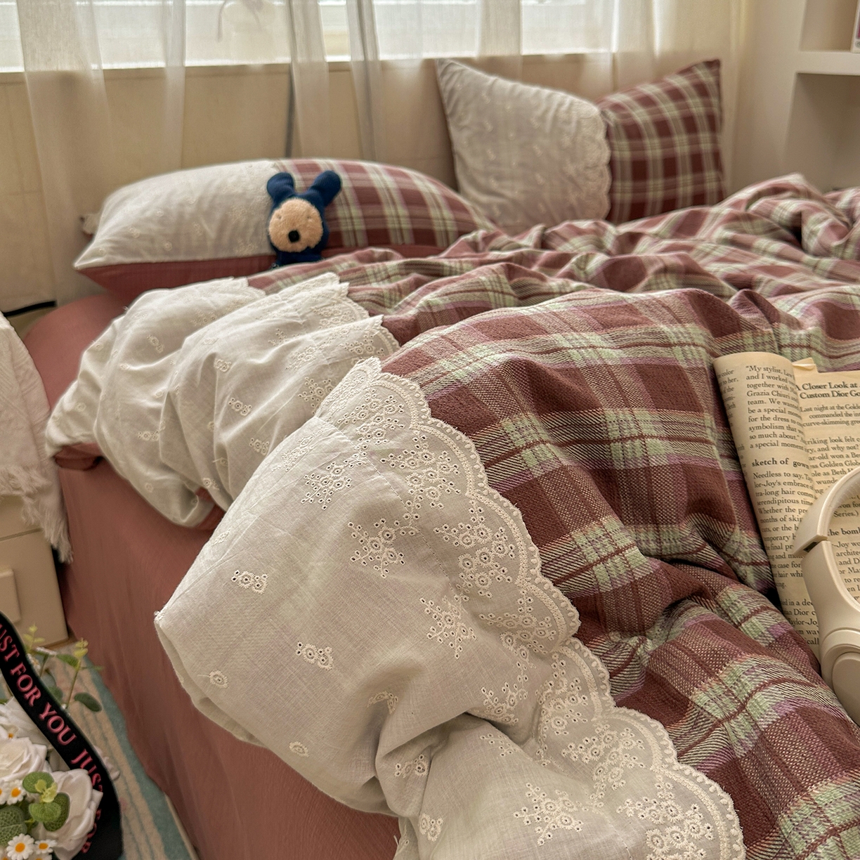 91家纺网 家纺一手货源 找家纺 晚爱家纺（原晚安家居） 2025新款韩系少女风蕾丝花边四件套云感木棉双层纱-苏菲 苏菲·深咖格