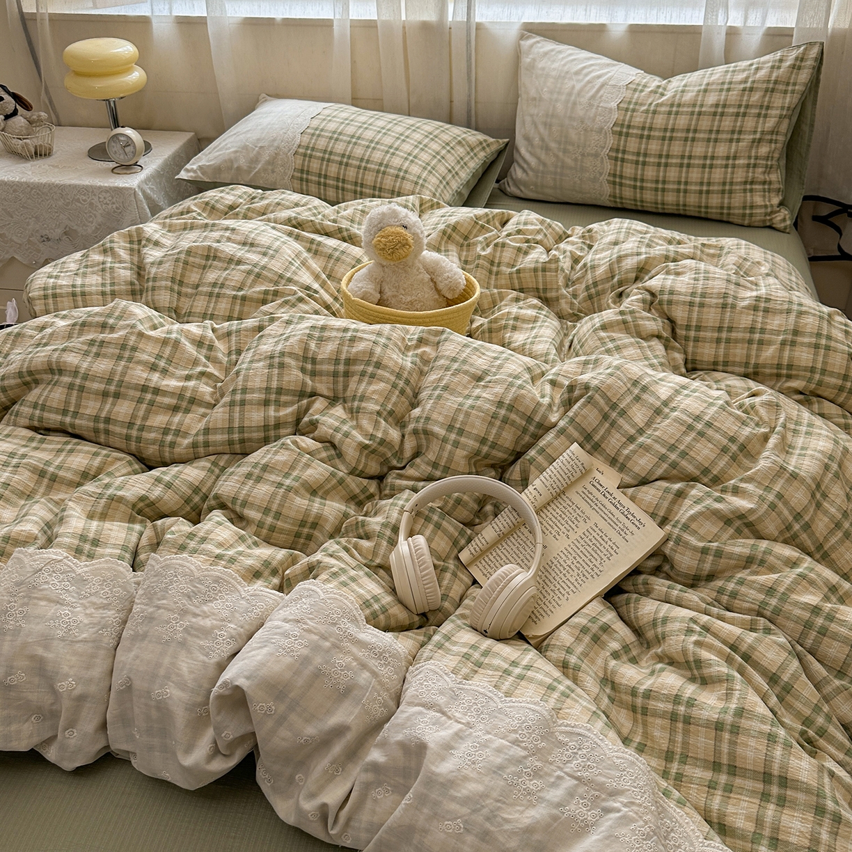 91家纺网 家纺一手货源 找家纺 晚爱家纺（原晚安家居） 2025新款韩系少女风蕾丝花边四件套云感木棉双层纱-苏菲 苏菲·浅绿格