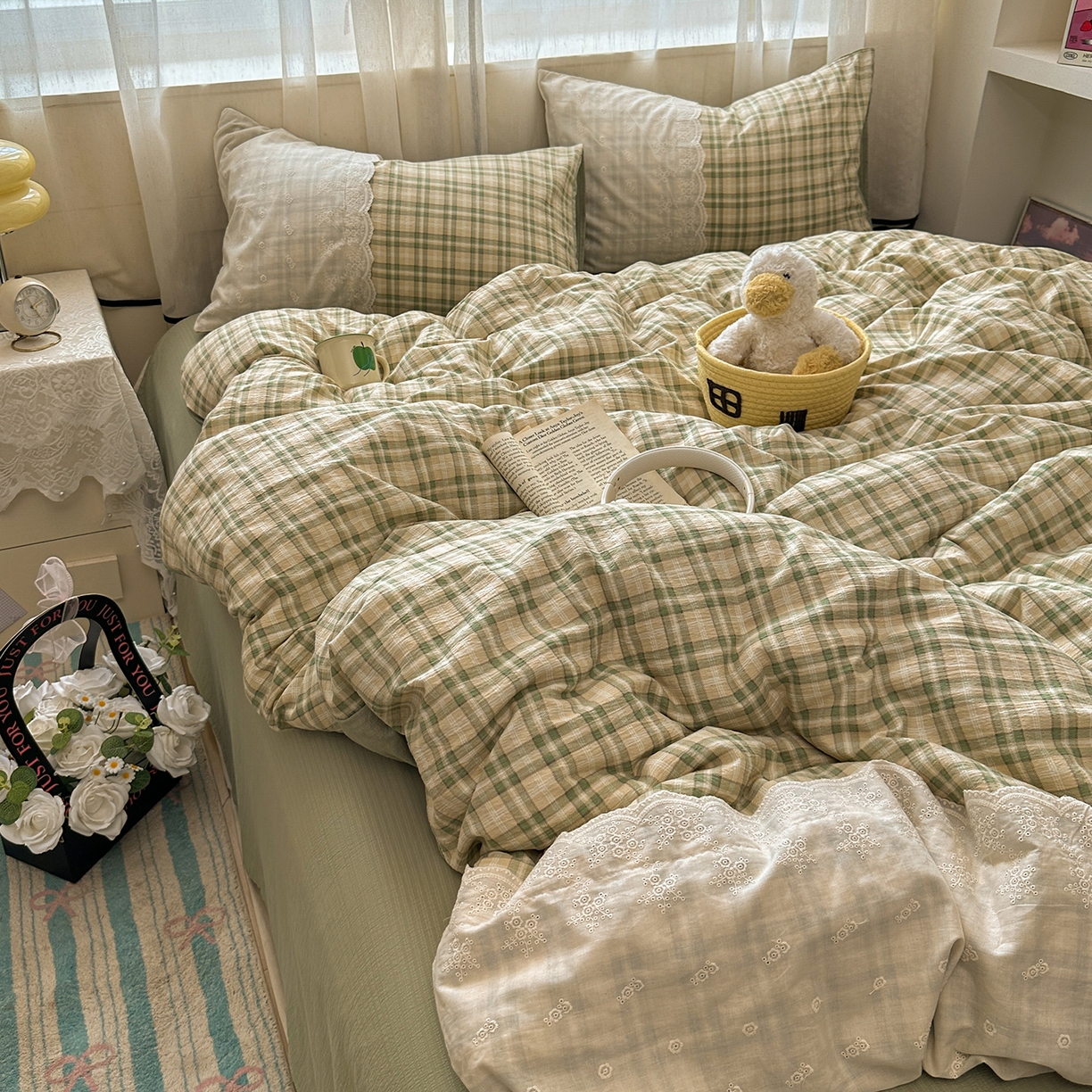 91家纺网 家纺一手货源 找家纺 晚爱家纺（原晚安家居） 2025新款韩系少女风蕾丝花边四件套云感木棉双层纱-苏菲 苏菲·浅绿格