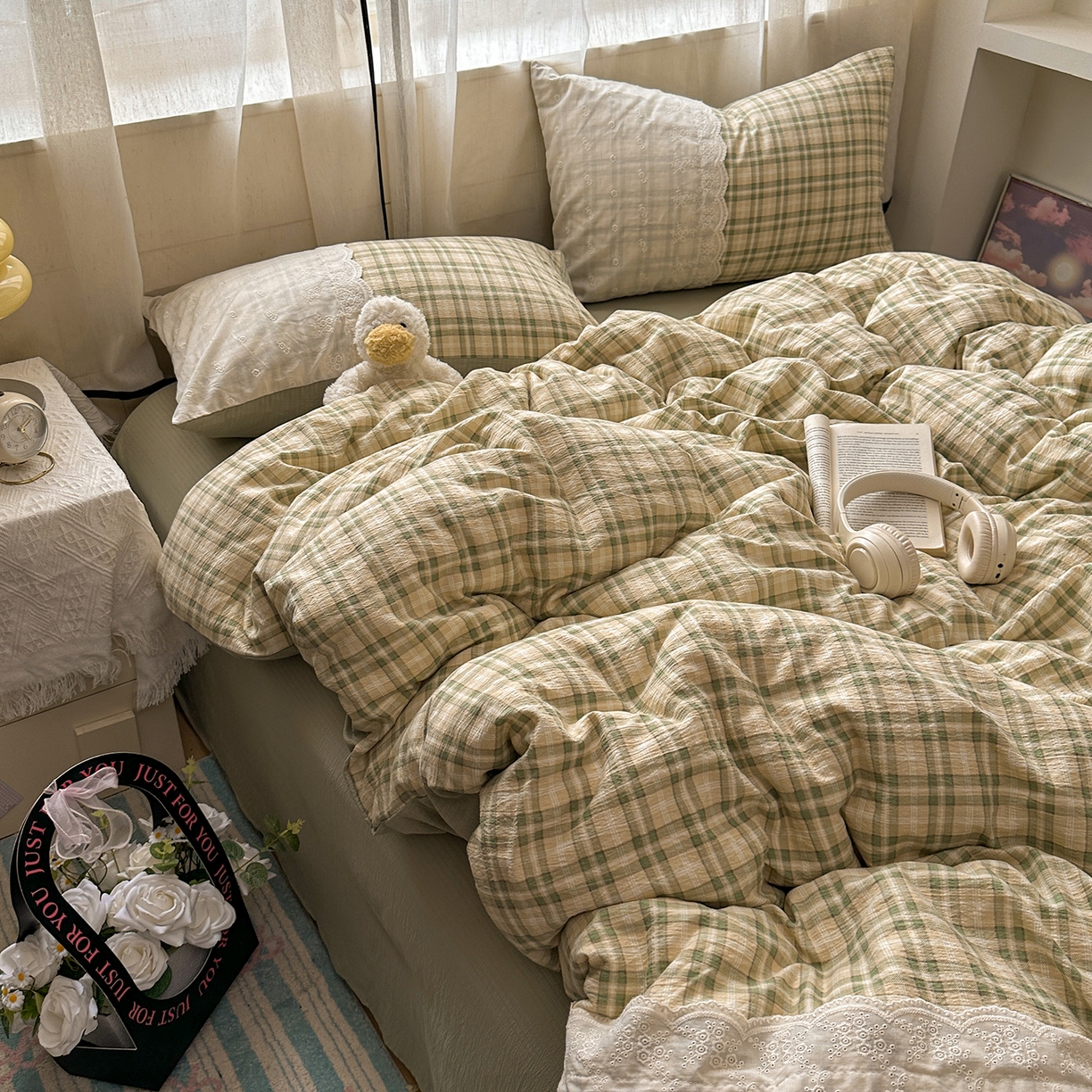 91家纺网 家纺一手货源 找家纺 晚爱家纺（原晚安家居） 2025新款韩系少女风蕾丝花边四件套云感木棉双层纱-苏菲 苏菲·浅绿格