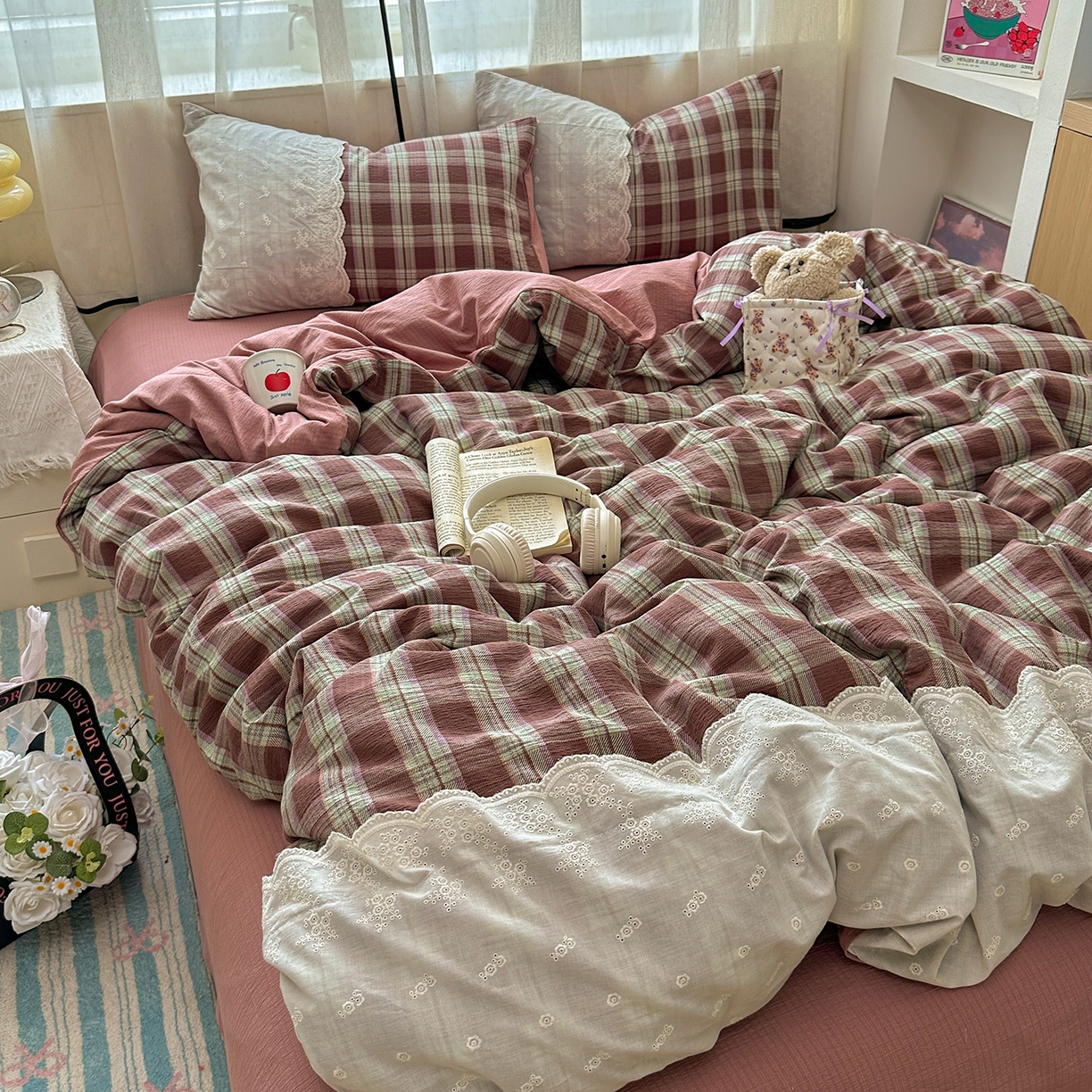 91家纺网 家纺一手货源 找家纺 晚爱家纺（原晚安家居） 2025新款韩系少女风蕾丝花边四件套云感木棉双层纱-苏菲 苏菲·深咖格