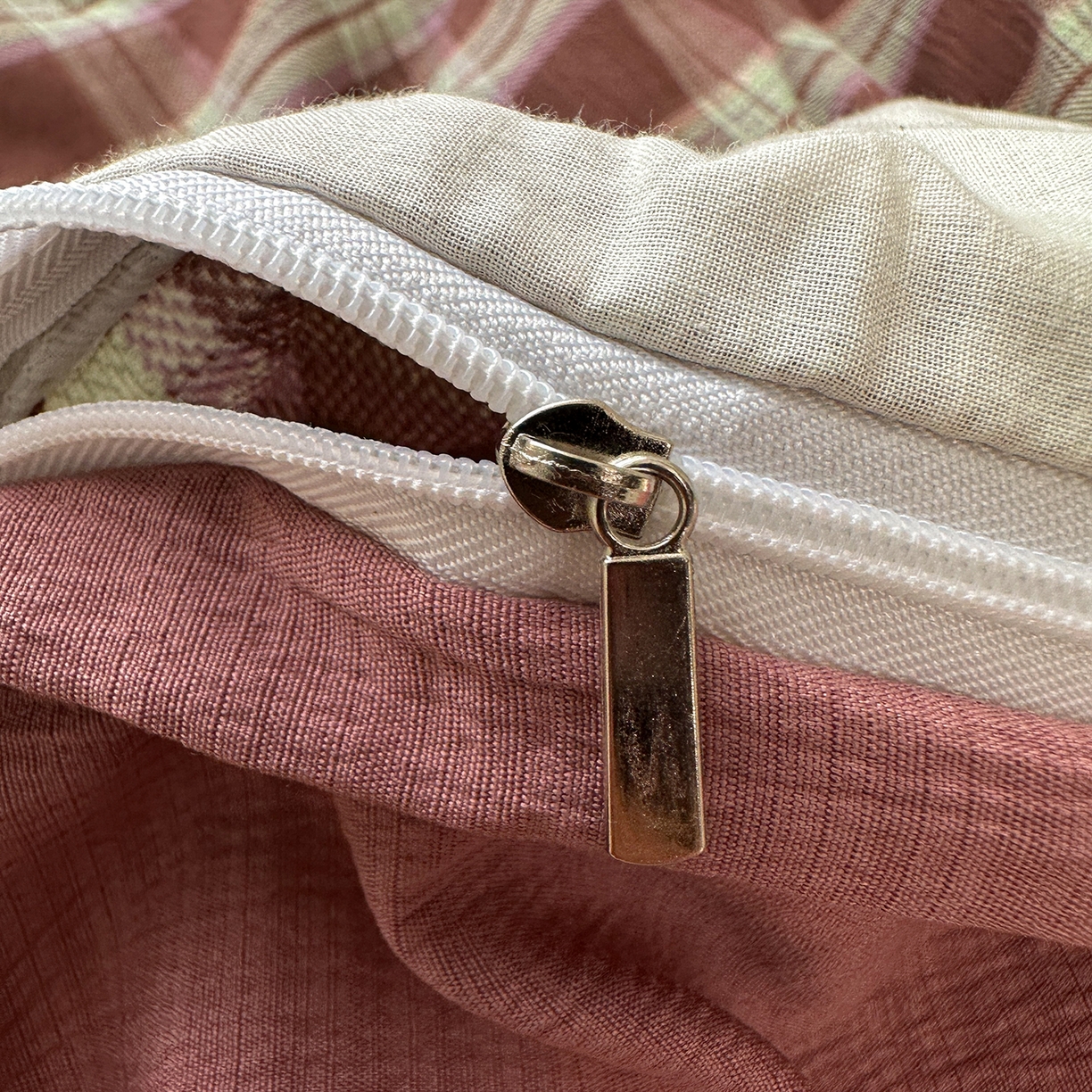 91家纺网 家纺一手货源 找家纺 晚爱家纺（原晚安家居） 2025新款韩系少女风蕾丝花边四件套云感木棉双层纱-苏菲 苏菲·深咖格