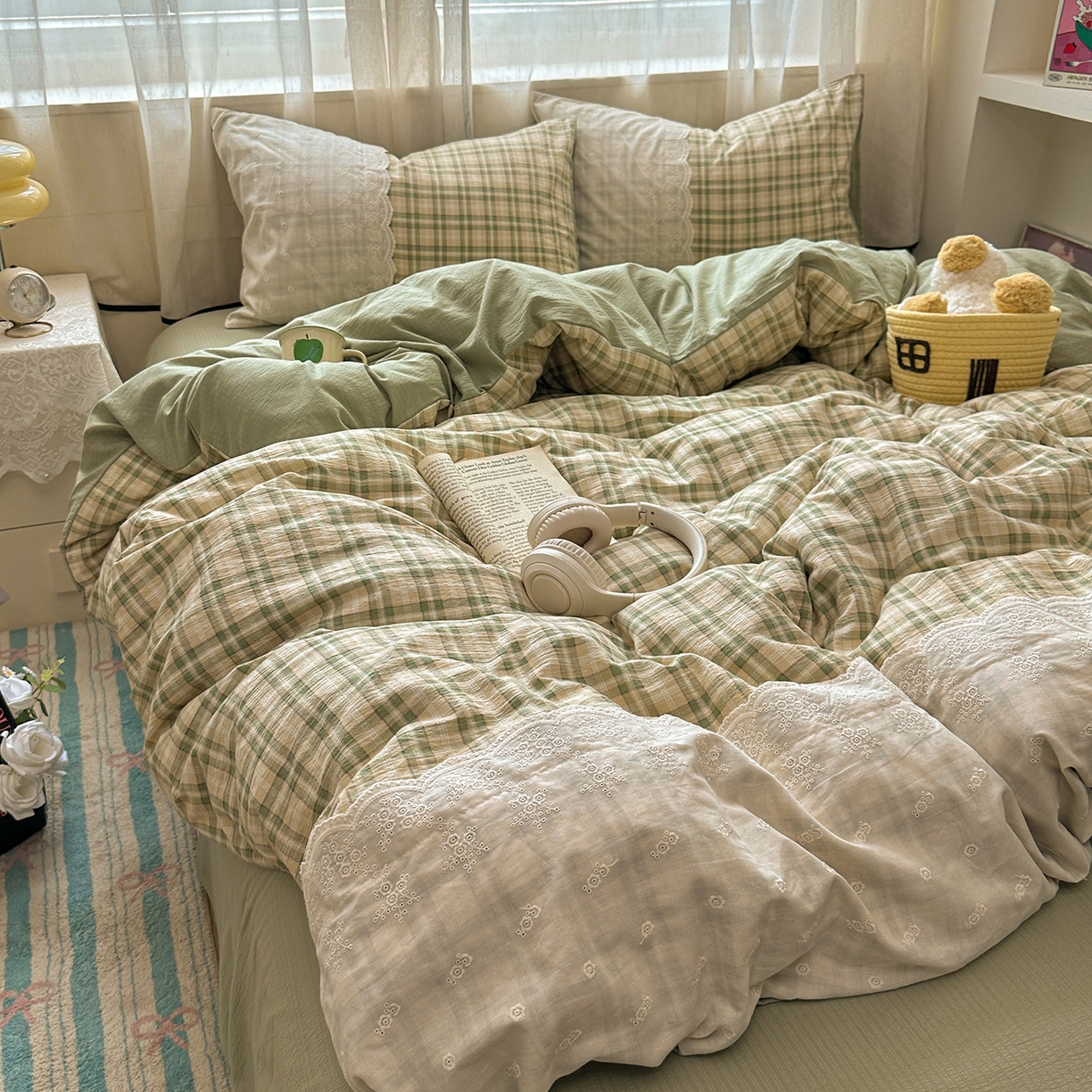 91家纺网 家纺一手货源 找家纺 晚爱家纺（原晚安家居） 2025新款韩系少女风蕾丝花边四件套云感木棉双层纱-苏菲 苏菲·浅绿格