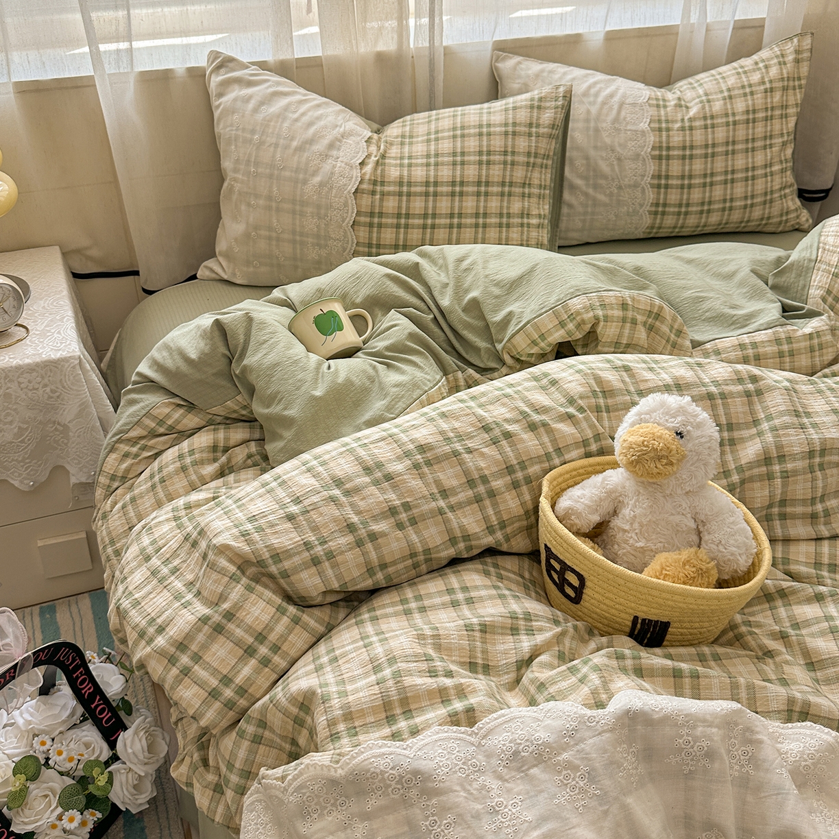 91家纺网 家纺一手货源 找家纺 晚爱家纺（原晚安家居） 2025新款韩系少女风蕾丝花边四件套云感木棉双层纱-苏菲 苏菲·浅绿格