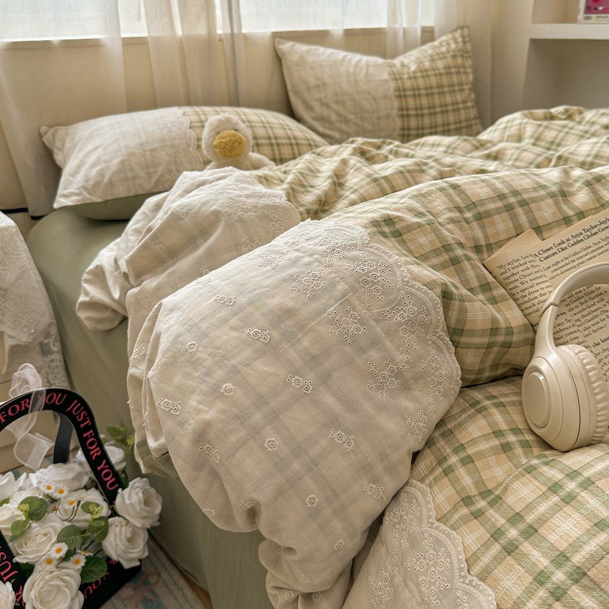 91家纺网 家纺一手货源 找家纺 晚爱家纺（原晚安家居） 2025新款韩系少女风蕾丝花边四件套云感木棉双层纱-苏菲 苏菲·浅绿格