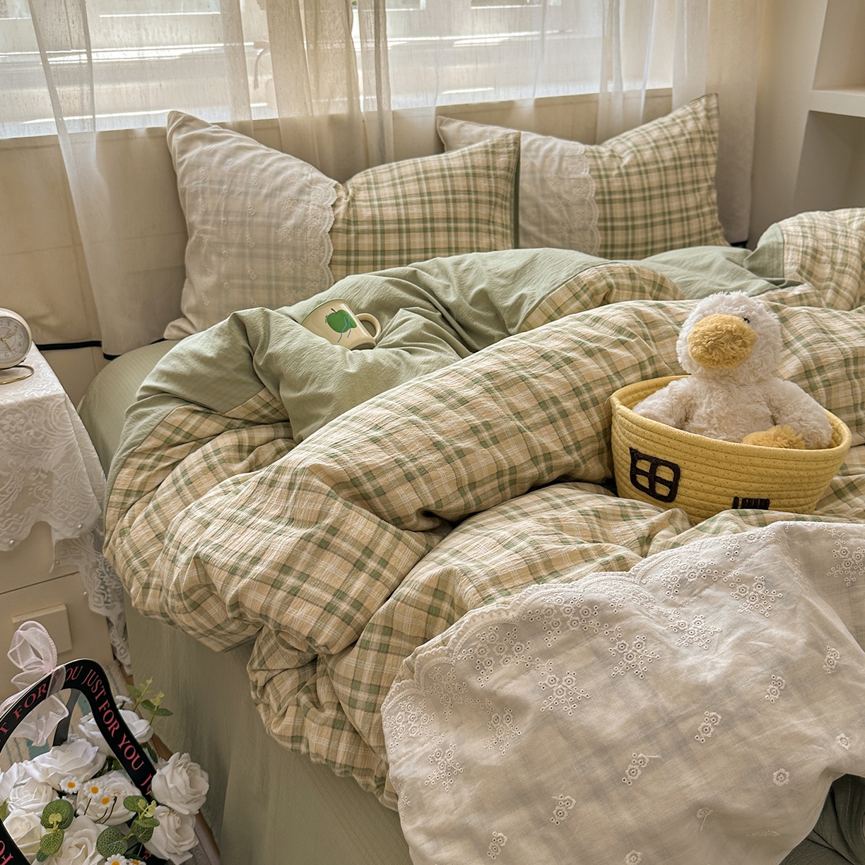 91家纺网 家纺一手货源 找家纺 晚爱家纺（原晚安家居） 2025新款韩系少女风蕾丝花边四件套云感木棉双层纱-苏菲 苏菲·浅绿格