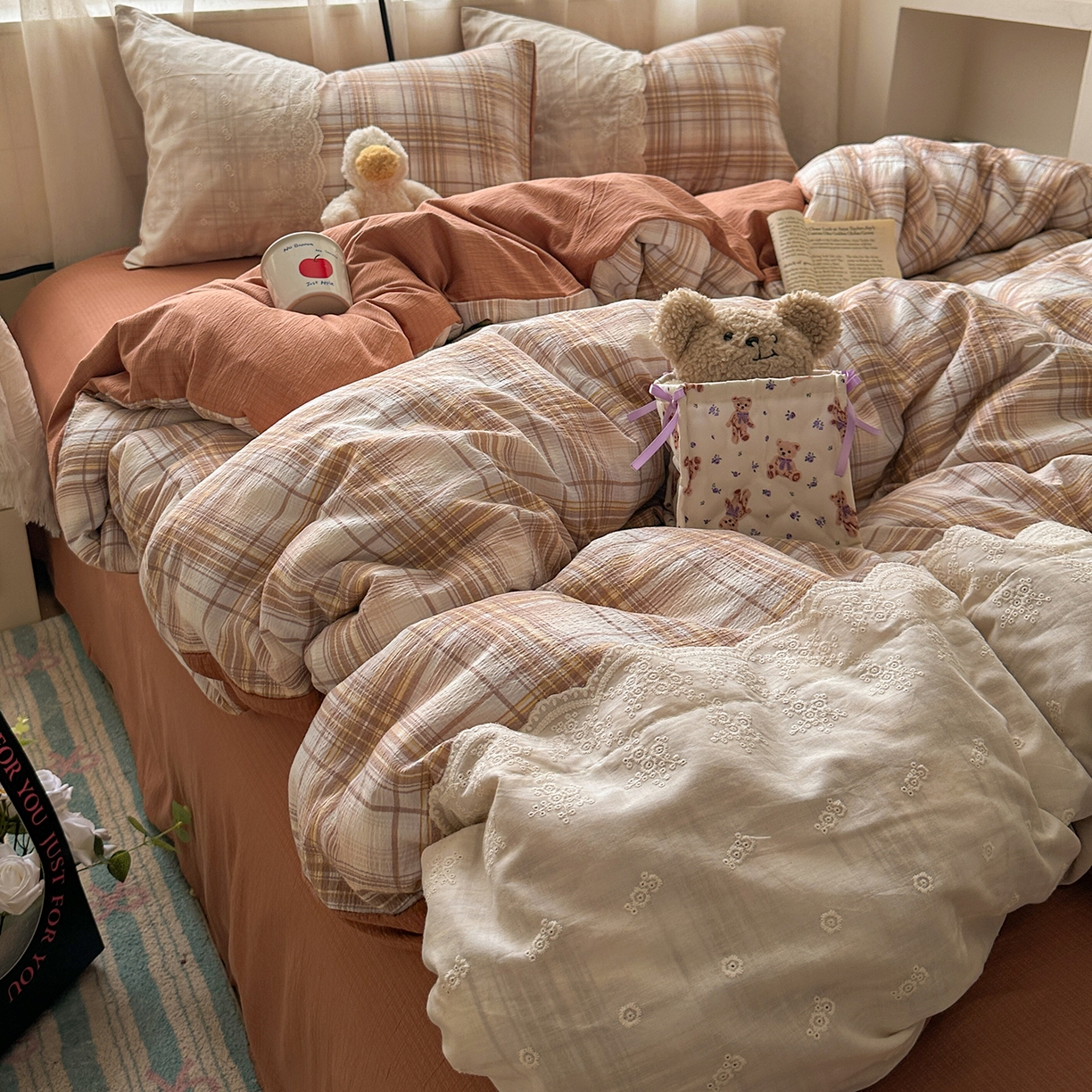 91家纺网 家纺一手货源 找家纺 晚爱家纺（原晚安家居） 2025新款韩系少女风蕾丝花边四件套云感木棉双层纱-苏菲 苏菲·浅咖格