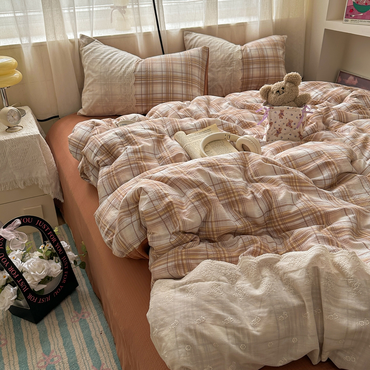 91家纺网 家纺一手货源 找家纺 晚爱家纺（原晚安家居） 2025新款韩系少女风蕾丝花边四件套云感木棉双层纱-苏菲 苏菲·浅咖格