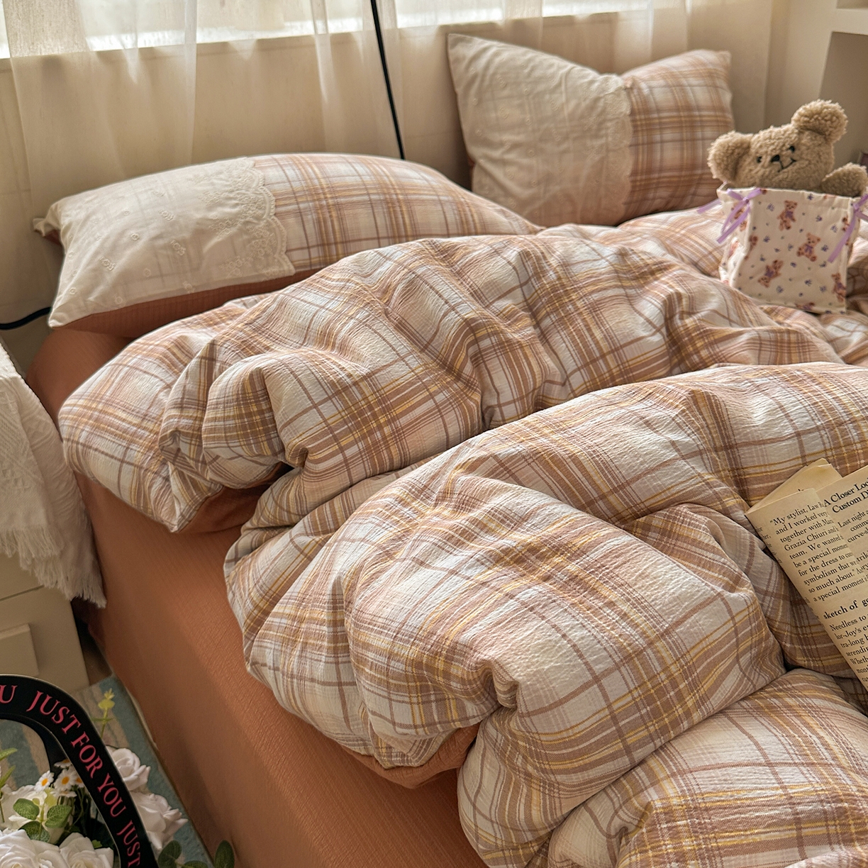 91家纺网 家纺一手货源 找家纺 晚爱家纺（原晚安家居） 2025新款韩系少女风蕾丝花边四件套云感木棉双层纱-苏菲 苏菲·浅咖格