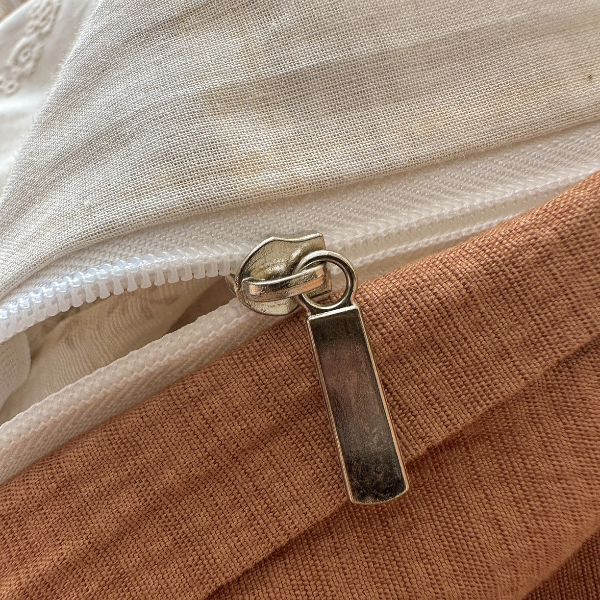 91家纺网 家纺一手货源 找家纺 晚爱家纺（原晚安家居） 2025新款韩系少女风蕾丝花边四件套云感木棉双层纱-苏菲 苏菲·浅咖格