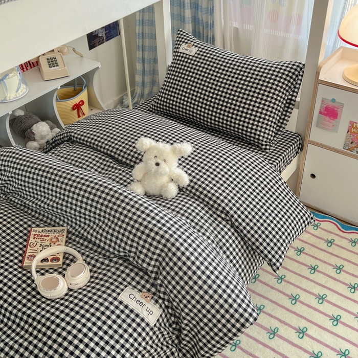 91家纺网 家纺一手货源 找家纺 沐纯家居 2025新款A类宿舍全棉纯棉色织水洗棉三件套-kimi熊系列 黑白格