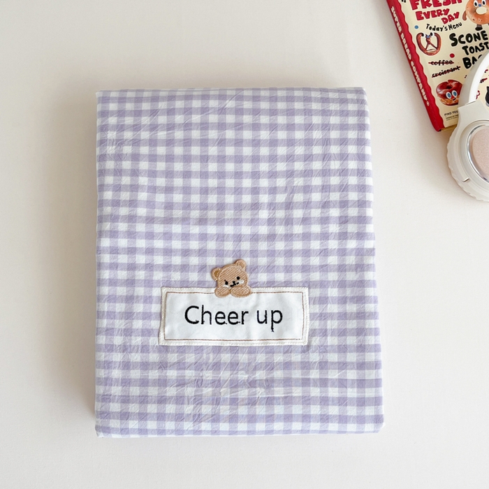 91家纺网 家纺一手货源 找家纺 沐纯家居 2025新款A类宿舍全棉纯棉色织水洗棉三件套-kimi熊系列 香芋紫格