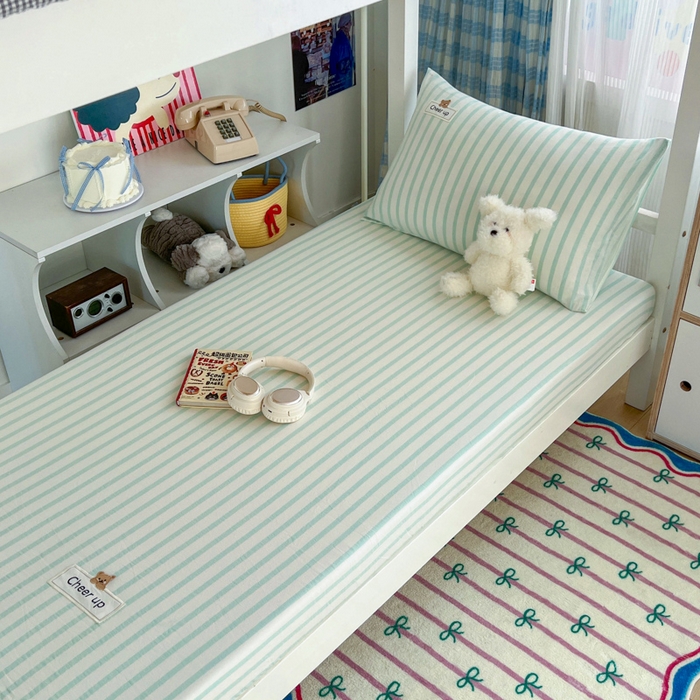 91家纺网 家纺一手货源 找家纺 沐纯家居 2025新款A类宿舍全棉纯棉色织水洗棉三件套-kimi熊系列 野原-绿