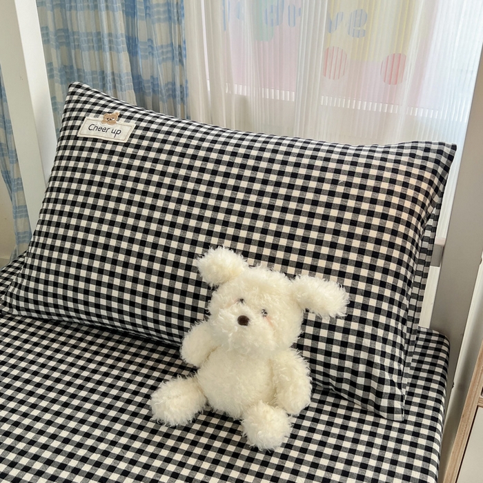 91家纺网 家纺一手货源 找家纺 沐纯家居 2025新款A类宿舍全棉纯棉色织水洗棉三件套-kimi熊系列 黑白格