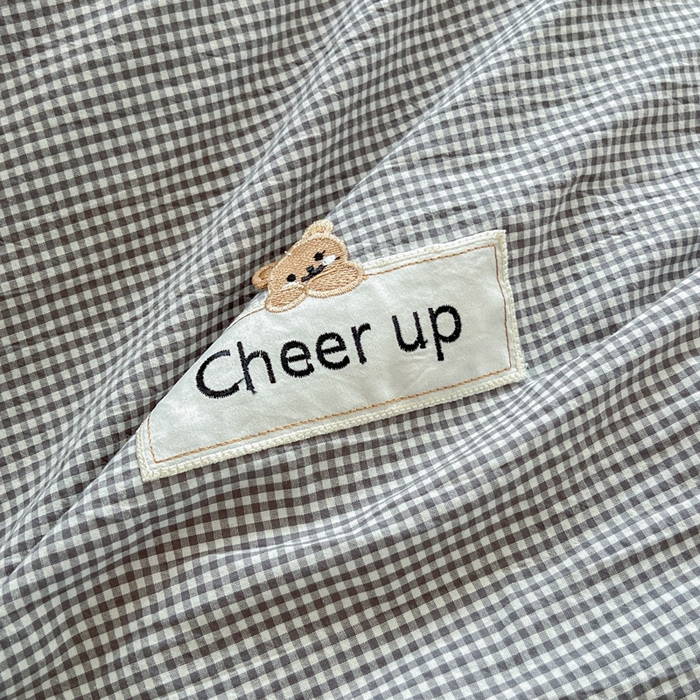 91家纺网 家纺一手货源 找家纺 沐纯家居 2025新款A类宿舍全棉纯棉色织水洗棉三件套-kimi熊系列 灰小格