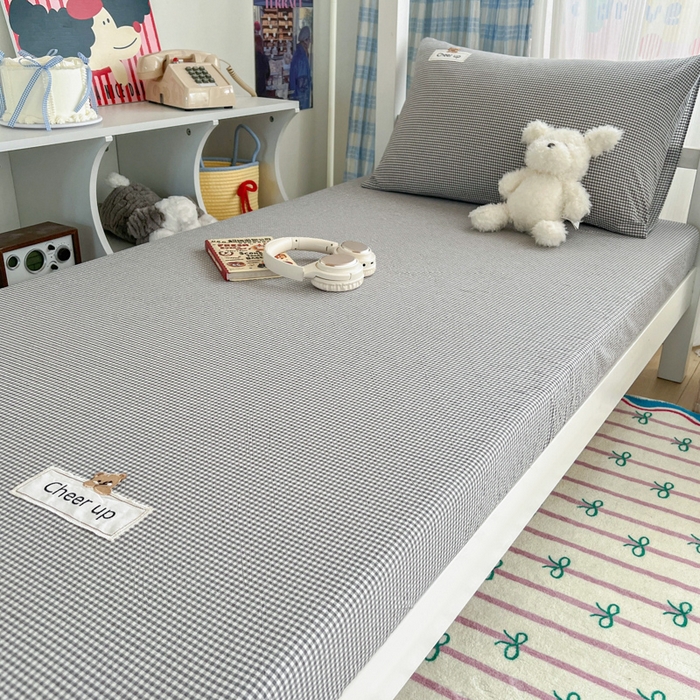 91家纺网 家纺一手货源 找家纺 沐纯家居 2025新款A类宿舍全棉纯棉色织水洗棉三件套-kimi熊系列 灰小格