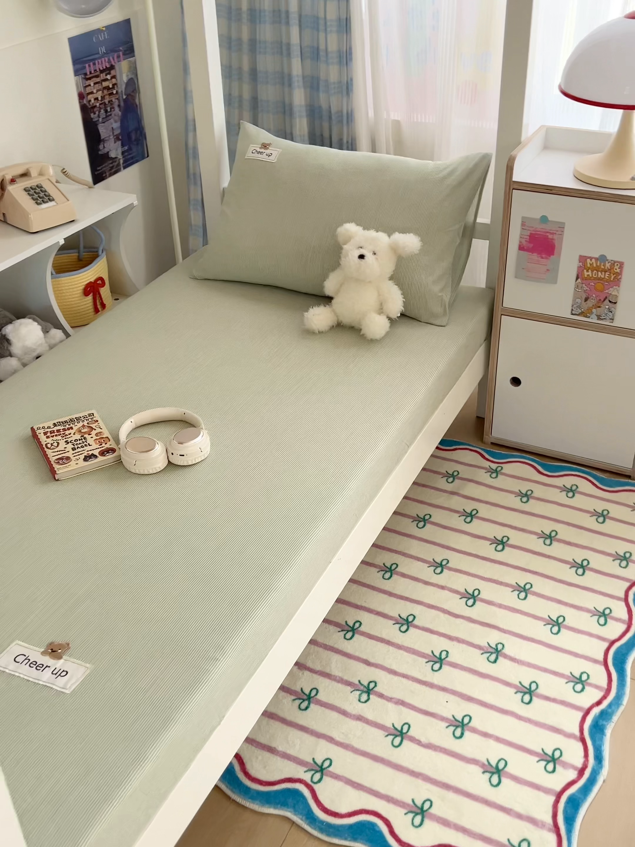 91家纺网 家纺一手货源 找家纺 沐纯家居 2025新款A类宿舍全棉纯棉色织水洗棉三件套-kimi熊系列 果绿小条