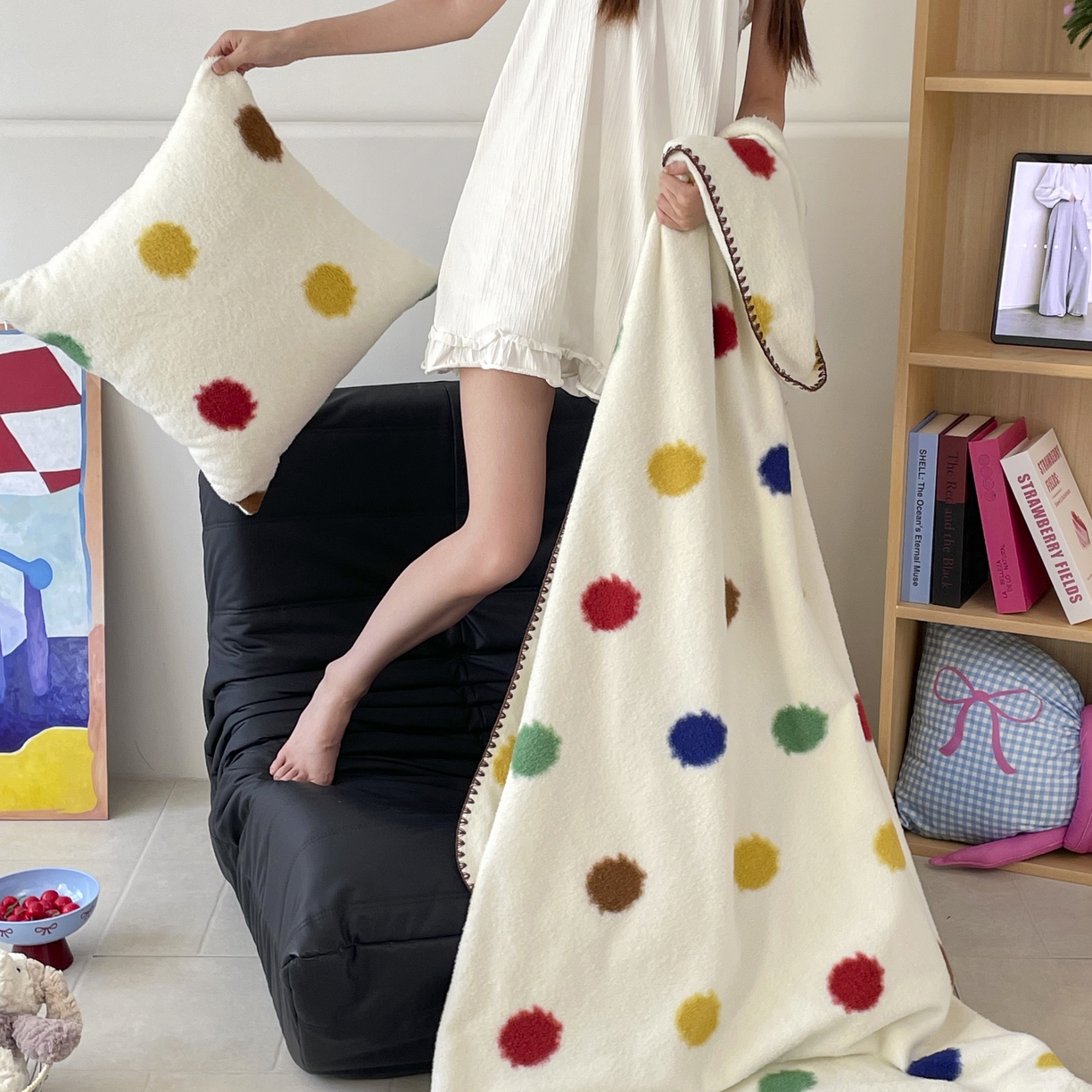 91家纺网 家纺一手货源 找家纺 十里居 2025新款绵羊绒抱枕枕头枕芯 彩波点