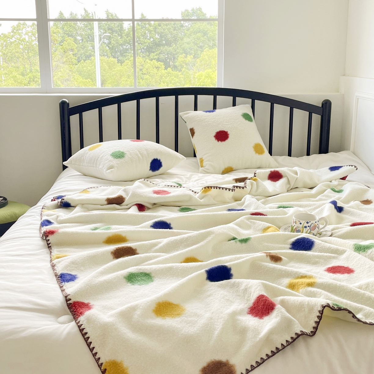 91家纺网 家纺一手货源 找家纺 十里居 2025新款绵羊绒抱枕枕头枕芯 彩波点