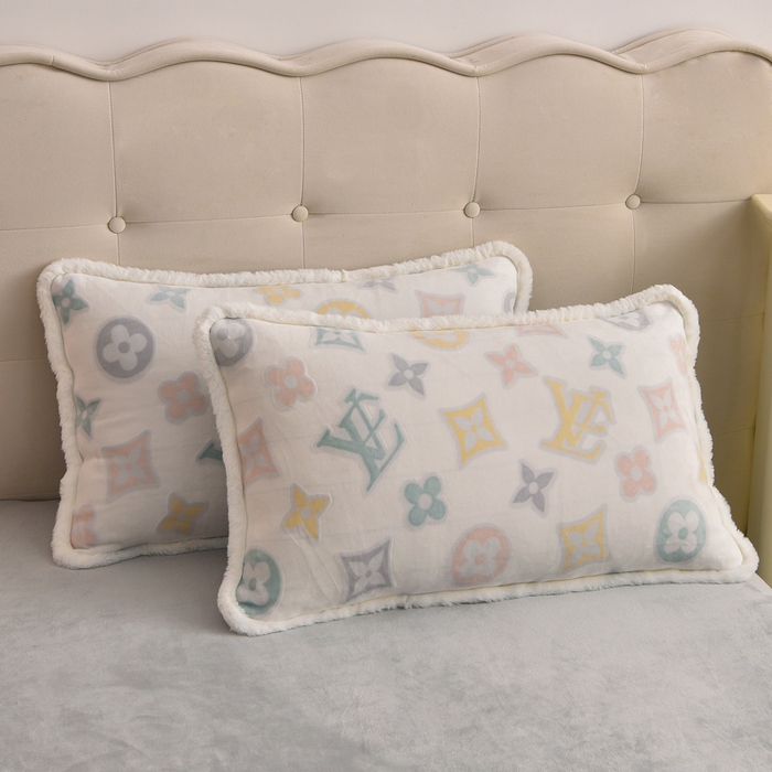 91家纺网 家纺一手货源 找家纺 芯诗曼家纺 2025新款兔毛绒兔兔绒大包边立体雕花绒印花牛奶绒四件套 多彩生活