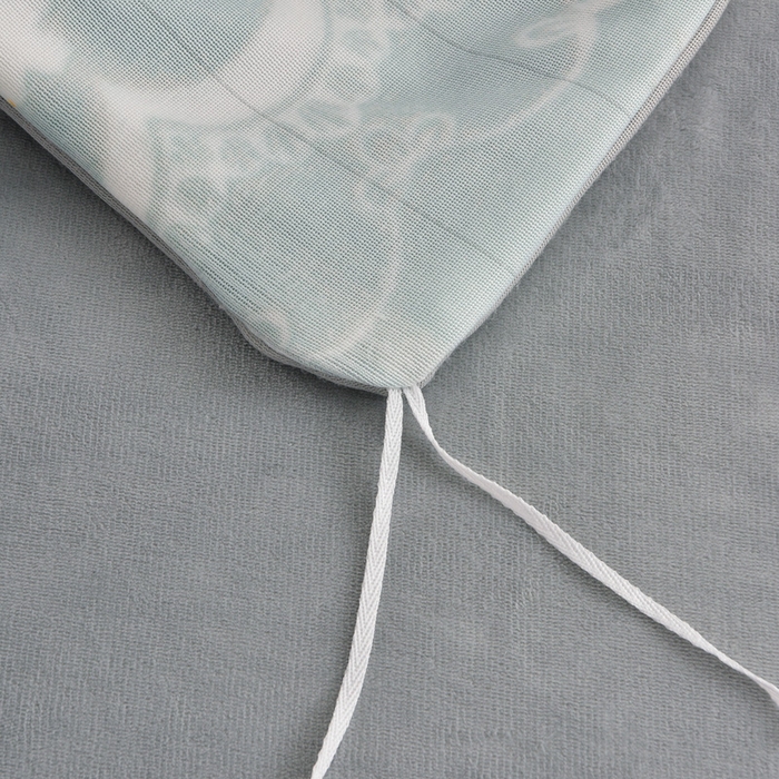 91家纺网 家纺一手货源 找家纺 芯诗曼家纺 2025新款兔毛绒兔兔绒大包边立体雕花绒印花牛奶绒四件套 曼妙花语-灰