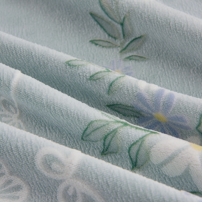 91家纺网 家纺一手货源 找家纺 芯诗曼家纺 2025新款兔毛绒兔兔绒大包边立体雕花绒印花牛奶绒四件套 曼妙花语-灰