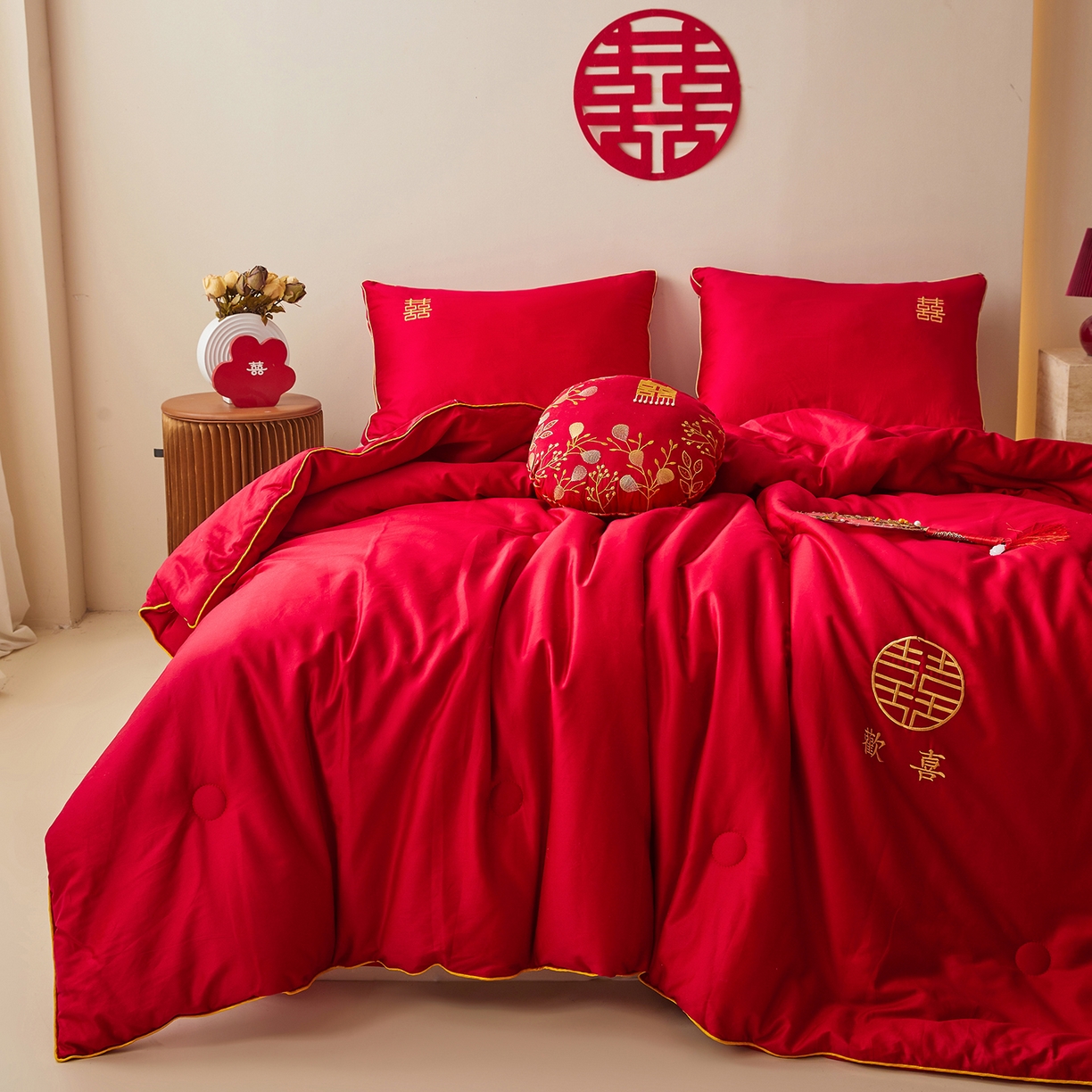 91家纺网 家纺一手货源 找家纺 欧乐蒂 2025新款婚庆刺绣纤维被 欢喜 红