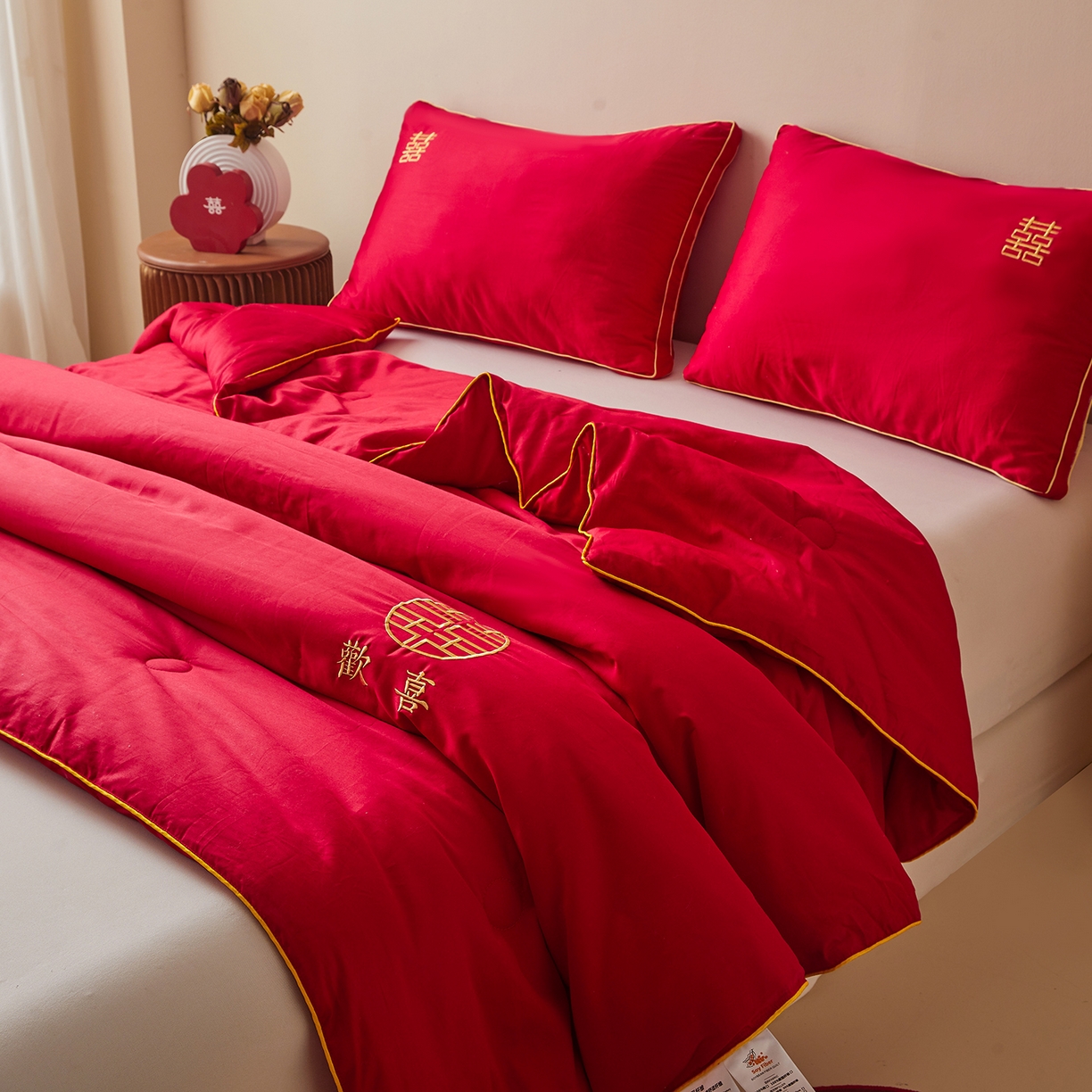 91家纺网 家纺一手货源 找家纺 欧乐蒂 2025新款婚庆刺绣纤维被 欢喜 红