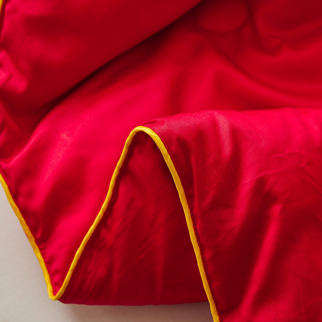 91家纺网 家纺一手货源 找家纺 欧乐蒂 2025新款婚庆刺绣纤维被 欢喜 红