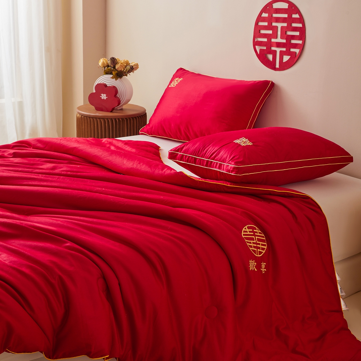 91家纺网 家纺一手货源 找家纺 欧乐蒂 2025新款婚庆刺绣纤维被 欢喜 红