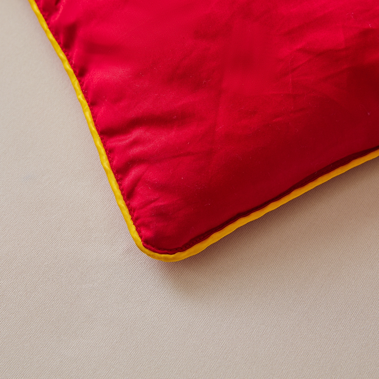 91家纺网 家纺一手货源 找家纺 欧乐蒂 2025新款婚庆刺绣纤维被 欢喜 红