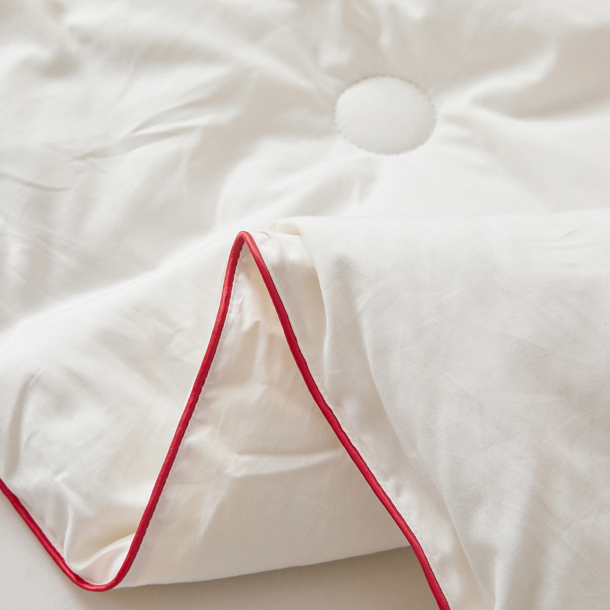 91家纺网 家纺一手货源 找家纺 欧乐蒂 2025新款婚庆刺绣纤维被 囍嫁 白