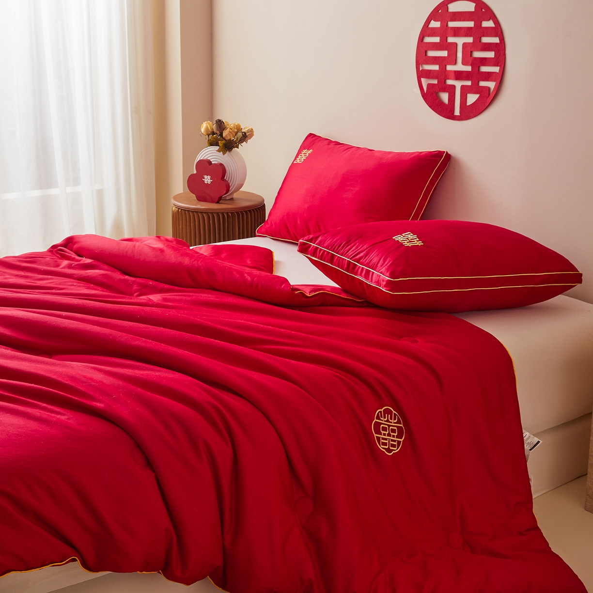 91家纺网 家纺一手货源 找家纺 欧乐蒂 2025新款婚庆刺绣纤维被 囍嫁 红