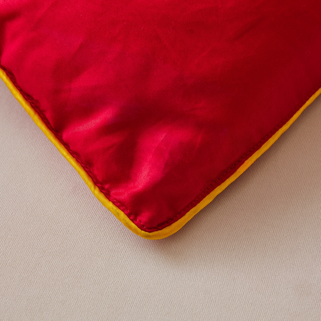 91家纺网 家纺一手货源 找家纺 欧乐蒂 2025新款婚庆刺绣纤维被 囍嫁 红