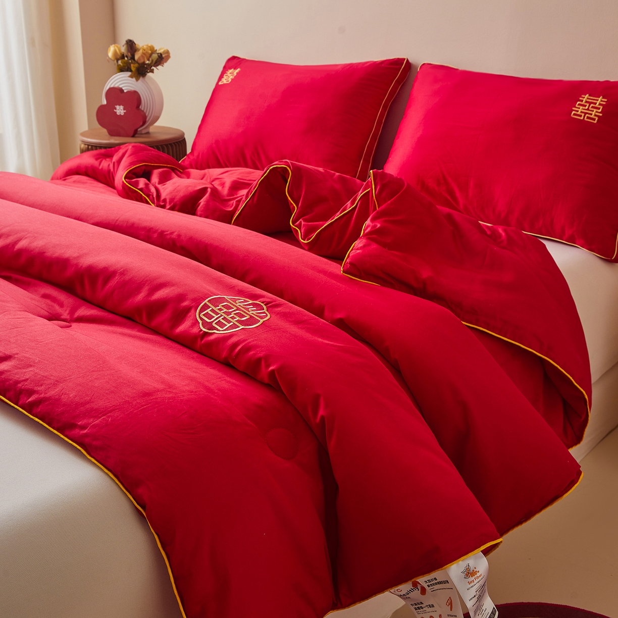 91家纺网 家纺一手货源 找家纺 欧乐蒂 2025新款婚庆刺绣纤维被 囍嫁 红