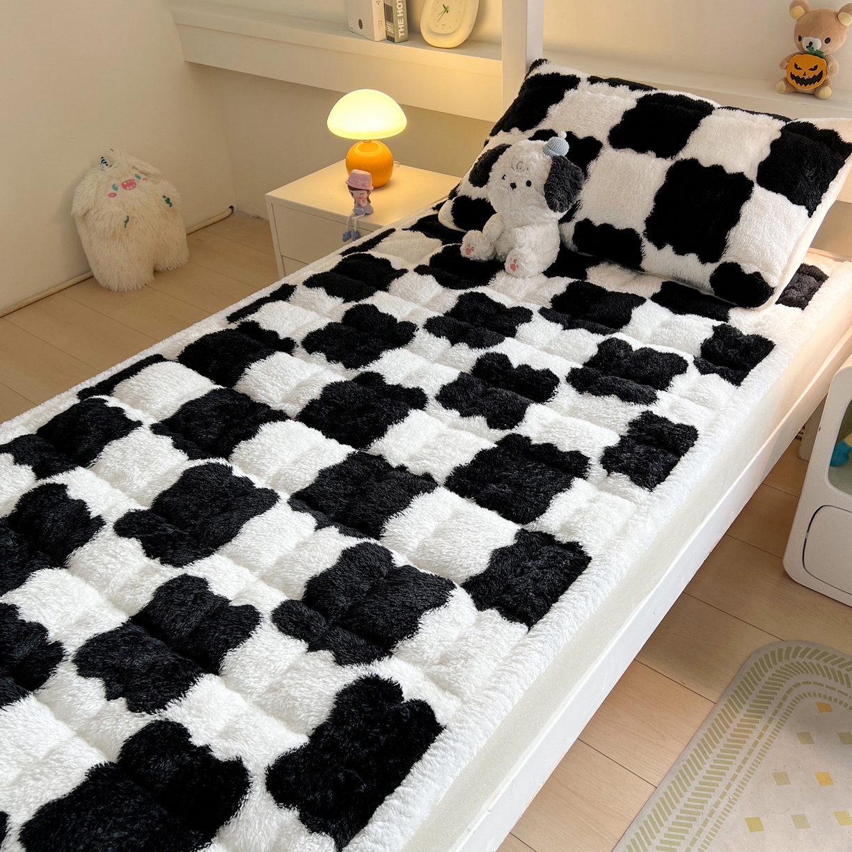 91家纺网 家纺一手货源 找家纺 眠势力 2025新款北极绒学生床垫加绒牛奶绒床褥子秋冬保暖珊瑚绒夹棉上下铺床护垫 棋盘格-幽远黑